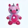 veilleuse-peluche-licorne-rose-projecteur-d-etoiles-musique-apaisante-1a-1 Une licorne en peluche rose avec une étoile lumineuse sur la poitrine.