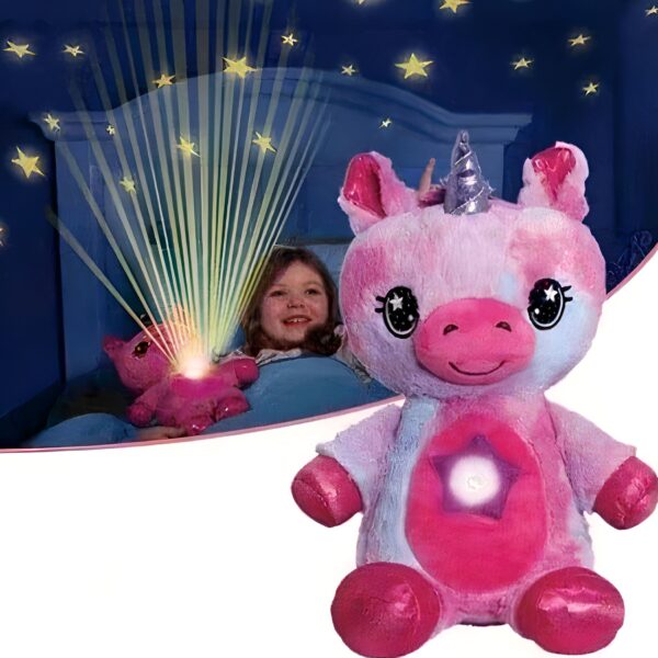 veilleuse-peluche-licorne-rose-projecteur-d-etoiles-musique-apaisante-3a-2 Une peluche licorne rose avec une étoile sur la poitrine qui projette des étoiles sur le plafond, idéale pour aider les enfants à s'endormir.